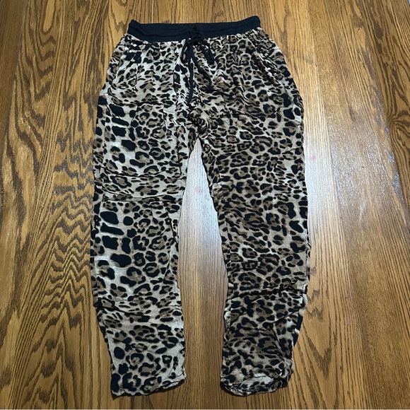 Love Tree women’s thin material leopard print pants size large - Picture 1 of 6
